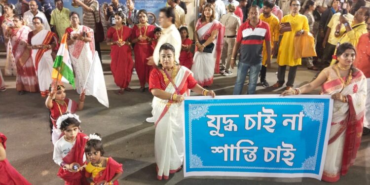 हुगली: कार्निवल देखने उमड़ी भीड़