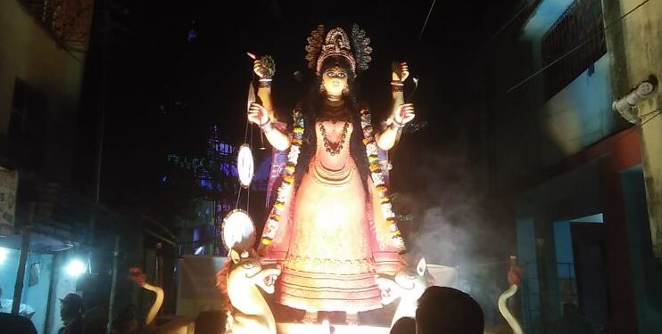 रिषड़ा में आयोजित हुआ भव्य पूजा कार्निवल
