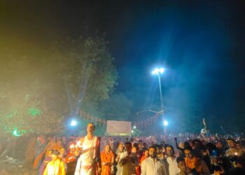 रिषड़ा में दीपदान और गंगा आरती का भव्य आयोजन