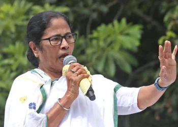 तृणमूल की गुटबाजी पर ममता ने दिया कठोर संदेश