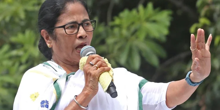 तृणमूल की गुटबाजी पर ममता ने दिया कठोर संदेश