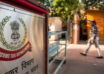 आईटी अधिकारियों ने पूर्व-तृणमूल विधायक सहित कई व्यवसायियों के यहां की छापेमारी