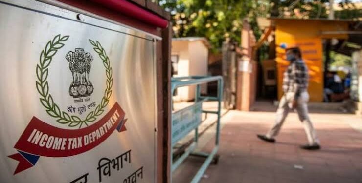 आईटी अधिकारियों ने पूर्व-तृणमूल विधायक सहित कई व्यवसायियों के यहां की छापेमारी