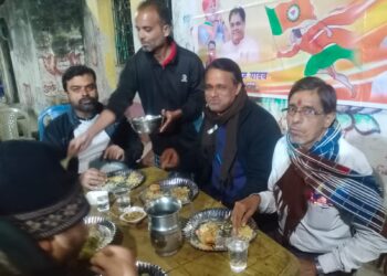 Litti Chokha: जाड़े में बंगाल में बढ़ रहा है सामूहिक लिट्टी चोखा खाने का चलन