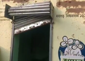 हुगली में तेज हुआ तृणमूल का आपसी संघर्ष, विधायक के कार्यालय में तोड़फोड़