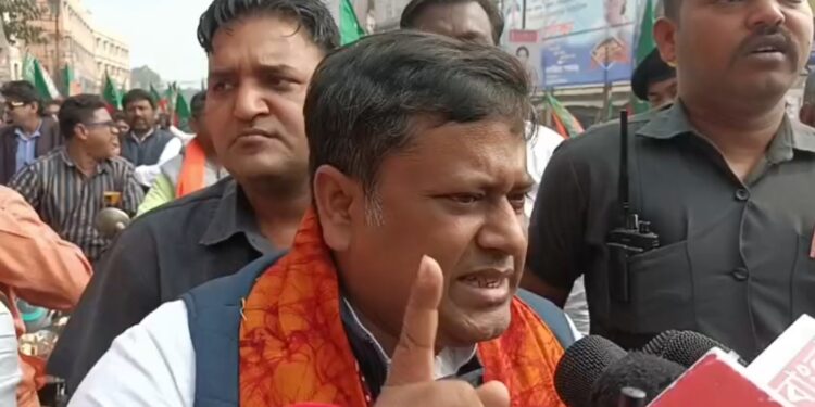 Police दलदास हो गई है: Sukanta Majumdar