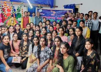 सृजन मंच की बासंती काव्य संध्या में बहुरंगी कविताओं की बौछार