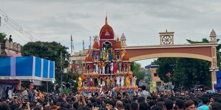 धूमधाम से निकली महेश की ऐतिहासिक रथयात्रा
