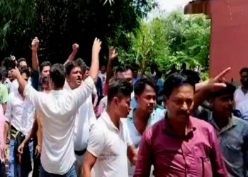 पंचायत समिति पर कब्जे को लेकर खानाकुल में भिड़े तृणमूल के दो गुट, पंचायत समिति के अध्यक्ष का सिर फूटा