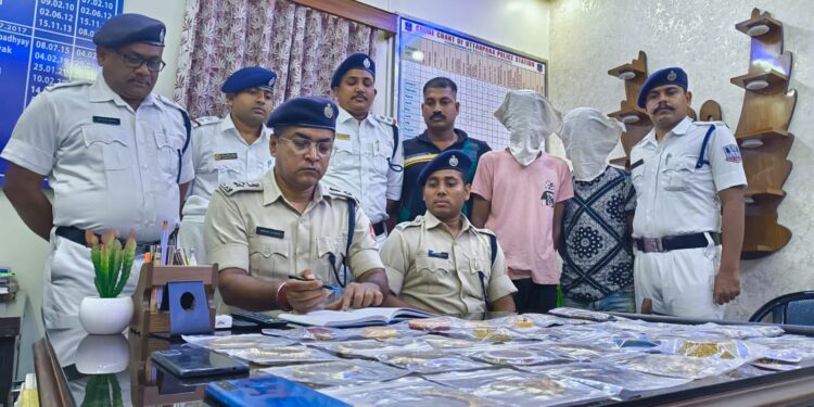 उत्तरपाड़ा थाने की पुलिस ने दो चोरों को किया गिरफ्तार, चोरी का सामान बरामद