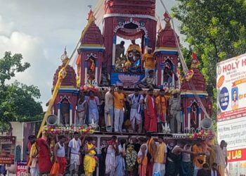मौसी के घर से लौटे भगवान जगन्नाथ, बलराम और सुभद्रा
