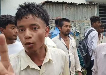 छात्र की मौत के बाद स्कूल में हंगामा, लाइब्रेरी में लगाई आग, शिक्षकों को पीटा 