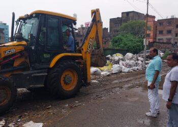 अब रिषड़ा में चला नगरपालिका का बुलडोजर, मैत्री पथ से हटाया गया अवैध अतिक्रमण