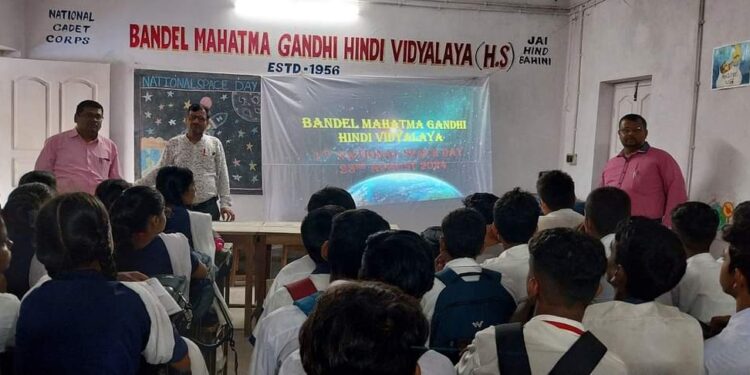 बैन्डेल महात्मा गांधी हिंदी विद्यालय में मनाया गया राष्ट्रीय अंतरिक्ष दिवस