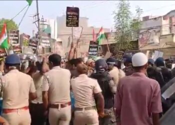 संशोधित वक्फ कानून के खिलाफ विरोध प्रदर्शन के दौरान रणक्षेत्र बना जंगीपुर