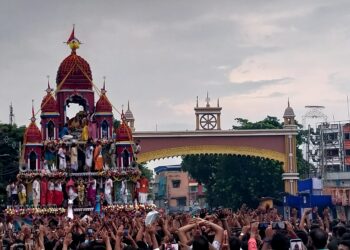 धूमधाम से निकली महेश की ऐतिहासिक रथयात्रा