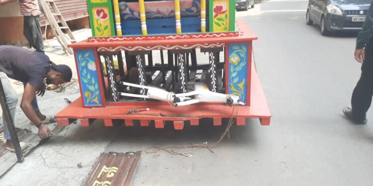उत्तरपाड़ा की 160 साल पुरानी रथ यात्रा पर संशय, रथ दुर्घटनाग्रस्त