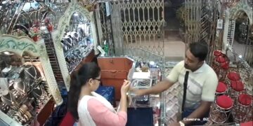 ग्राहक बन ज्वैलरी शॉप में घुसा चोर, सोने की चेन लेकर हुआ फरार